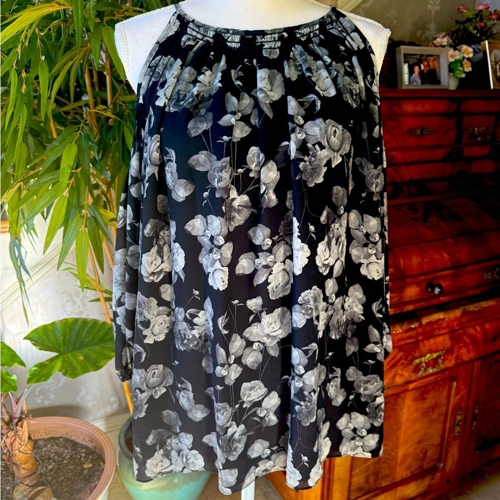 Max studio medium cold shoulder, long sleeve, ladies, blouse, excellent cond M - Picture 3 of 13
